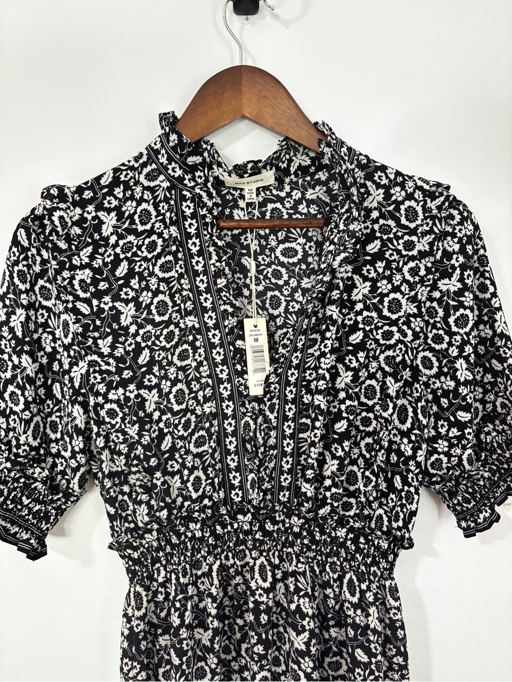 Max Studio Black White Floral Smocked Waist Maxi Dress NWT Size M - Picture 7 of 16
